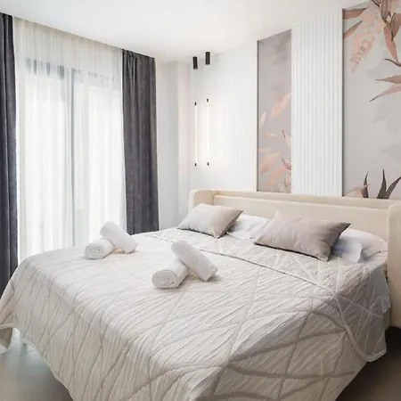 Luxury With Swimming Pool And Sauna וילה טרוגיר