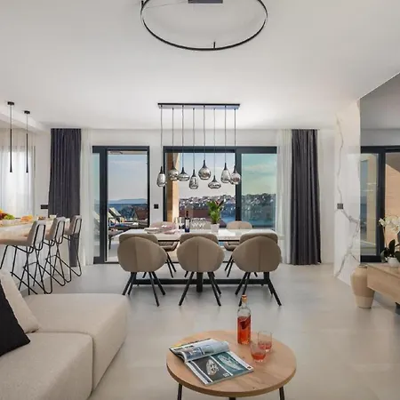 Luxury With Swimming Pool And Sauna טרוגיר
