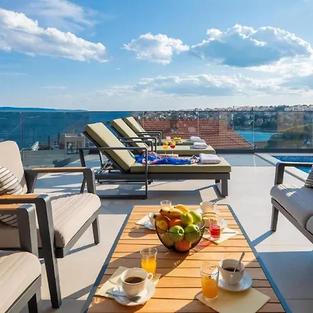 Luxury With Swimming Pool And Sauna Villa *