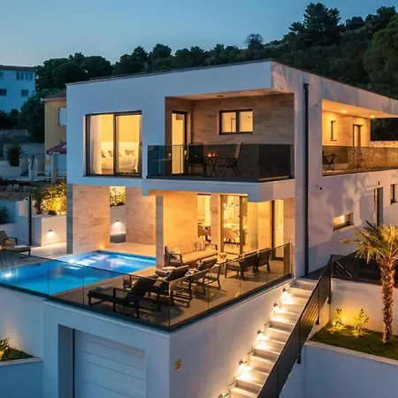 Luxury With Swimming Pool And Sauna * טרוגיר